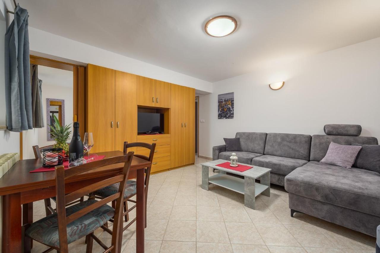 Apartments With A Parking Space Lovran, Opatija - 7869 Esterno foto
